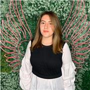 Soy una profesora que le encanta enseñar el ingles basico de la manera mas dinamica y facilpara ser entendido. Me gusta acompañar personas de todas las edades en su proceso